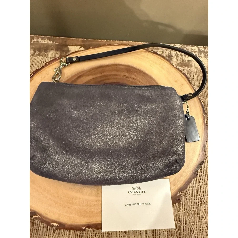 New COACH PARK Suede Leather Turn Lock Wristlet Gunmetal Metallic Gray Very Rare